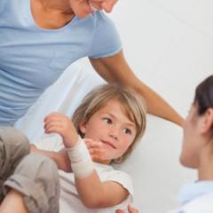 doctor with parent and injured child